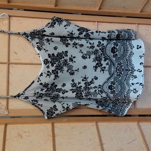Worthington black and white floral tank top size XL